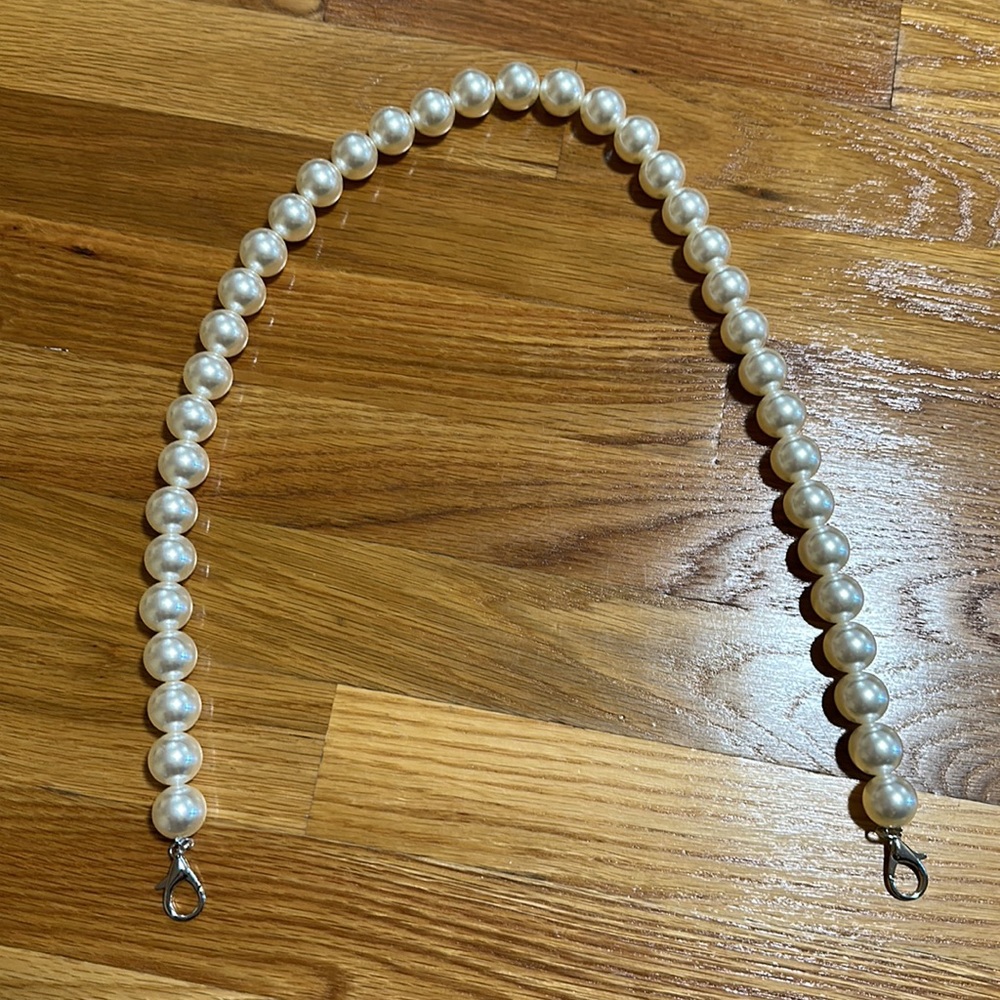 Pearls purse strap